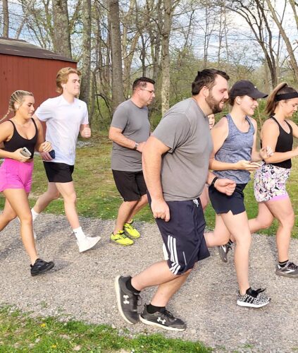 Runners-423x500.jpg